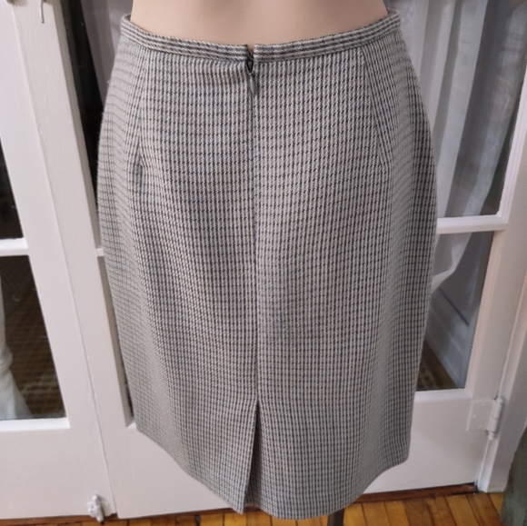 Sage Herringbone Wool Skirt Size 8 by Braemar - Picture 3 of 5